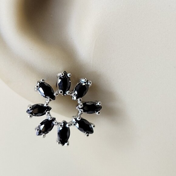Black Mini earrings - Picture 1 of 8